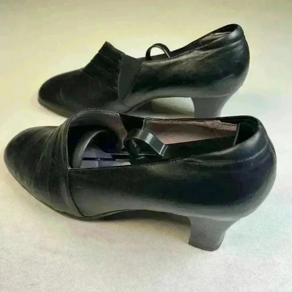 Beautifeel Shoes Womens 9 Pump Black Leather Pleated Block Heels lightly worn - Picture 2 of 13